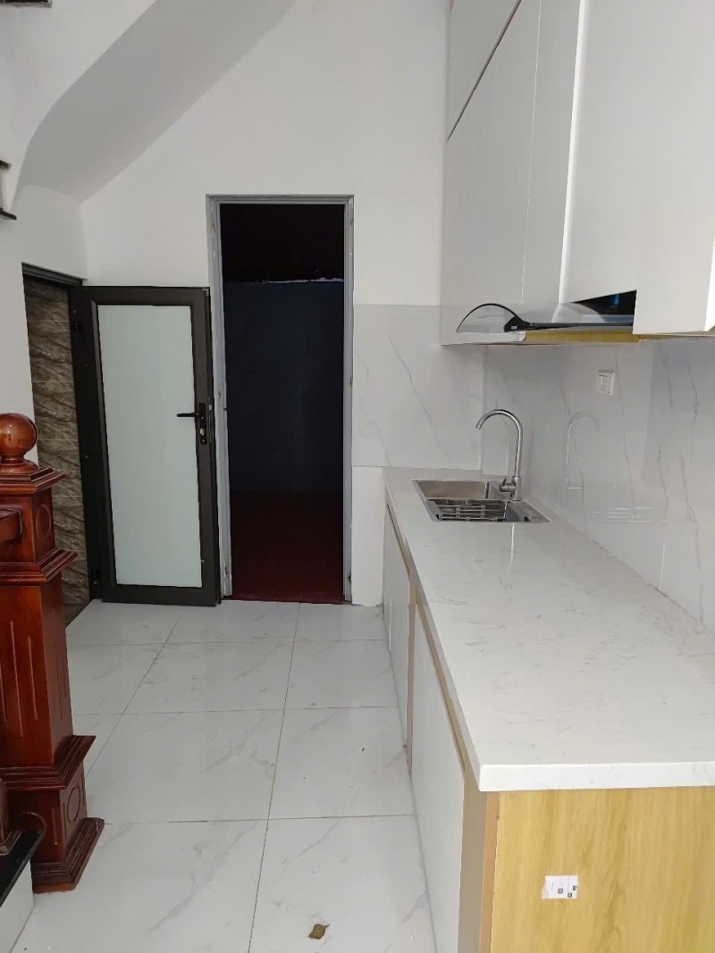 Bán Nhà Bát Khối, Cự Khối 5 Tầng, 34m² Oto Đỗ Cửa - Giá 5.x Tỷ