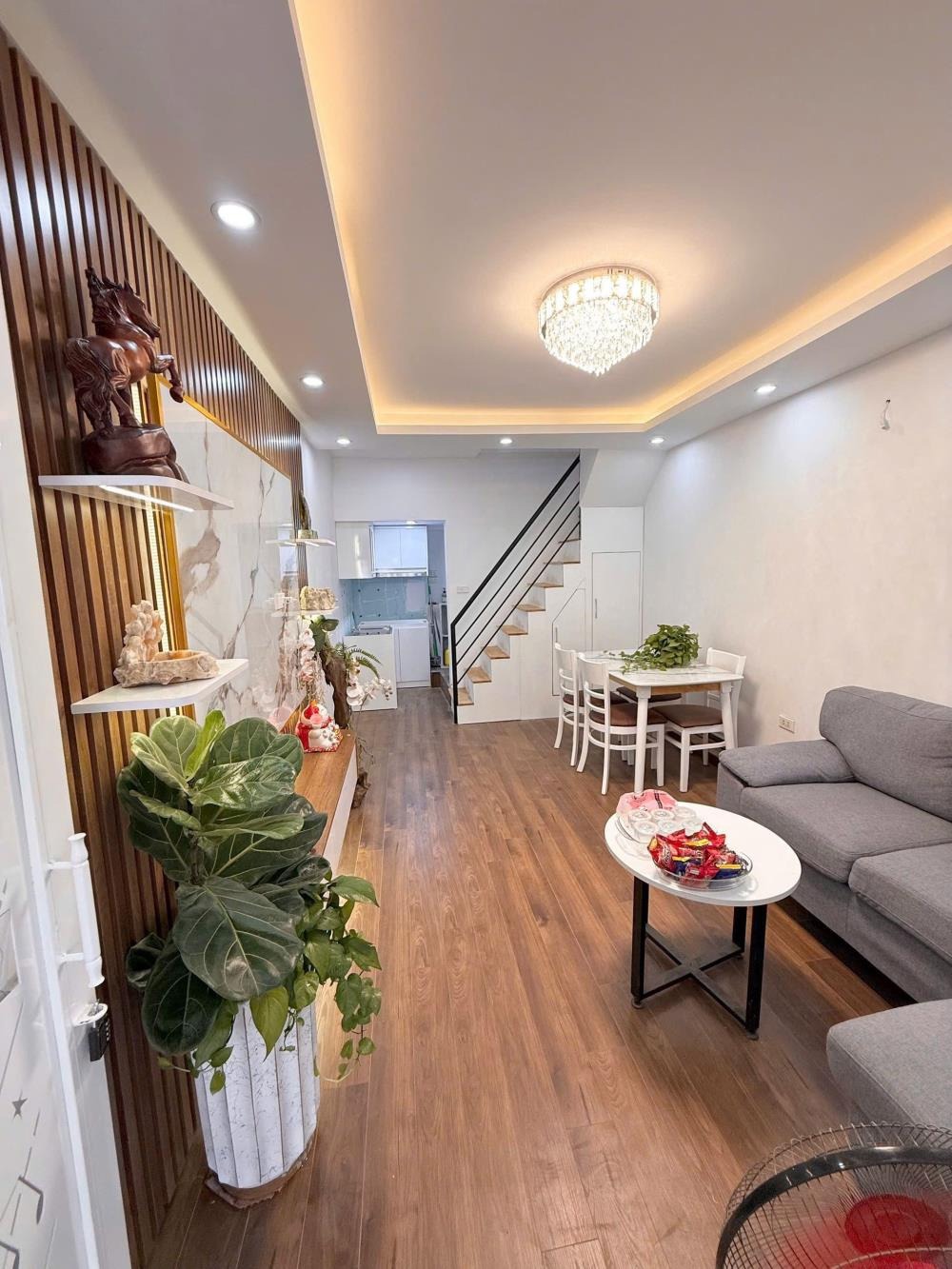 Nhà Mới 5 Tầng Bắc Từ Liêm - 35m2, Mặt Tiền 3.5m - Full Nội Thất - Giá 6.X Tỷ