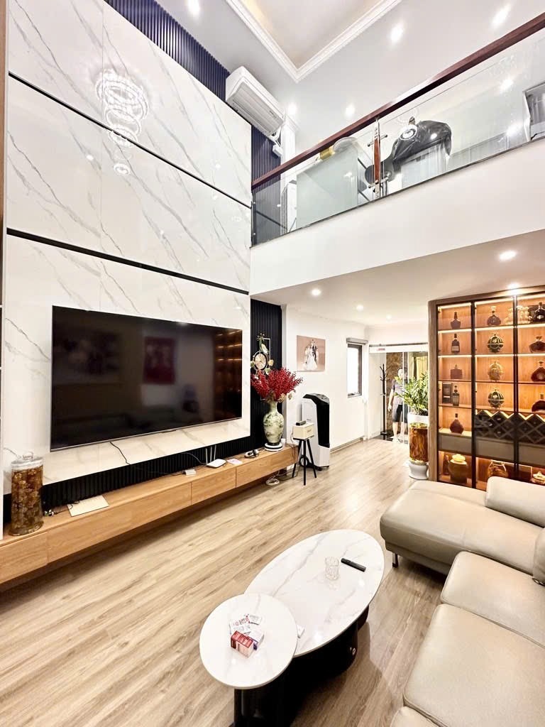 Siêu phẩm 7 Tầng, Thang Máy, Gần Hồ Tây - Nội Thất Xịn, Vị Trí Đắc Địa
