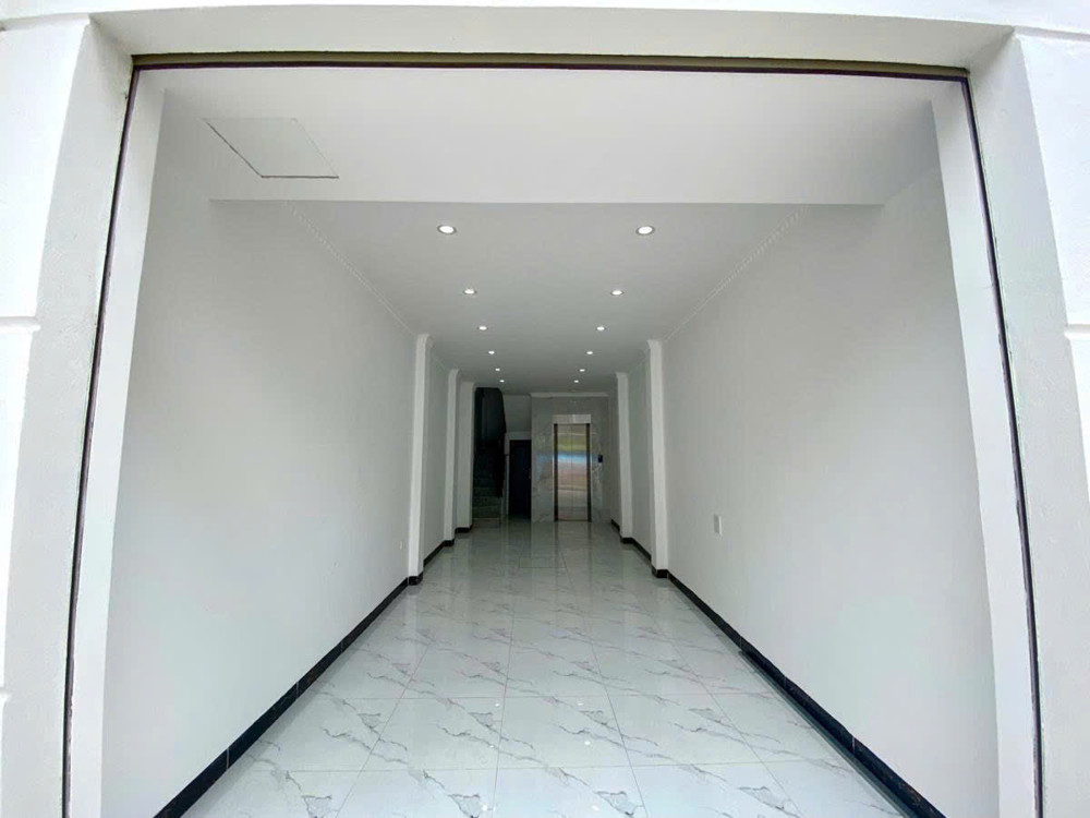 Bán nhà Nguyễn Văn Linh 42m 6 tầng thang máy lô góc ô tô tránh hơn 8 tỷ