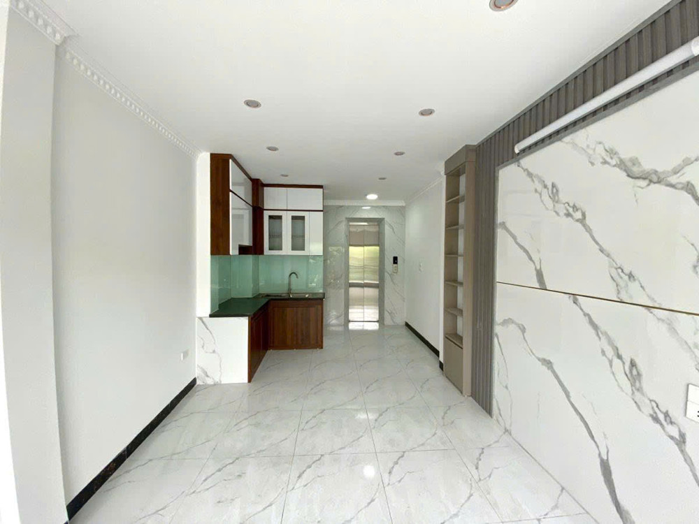 Bán nhà Nguyễn Văn Linh 42m 6 tầng thang máy lô góc ô tô tránh hơn 8 tỷ