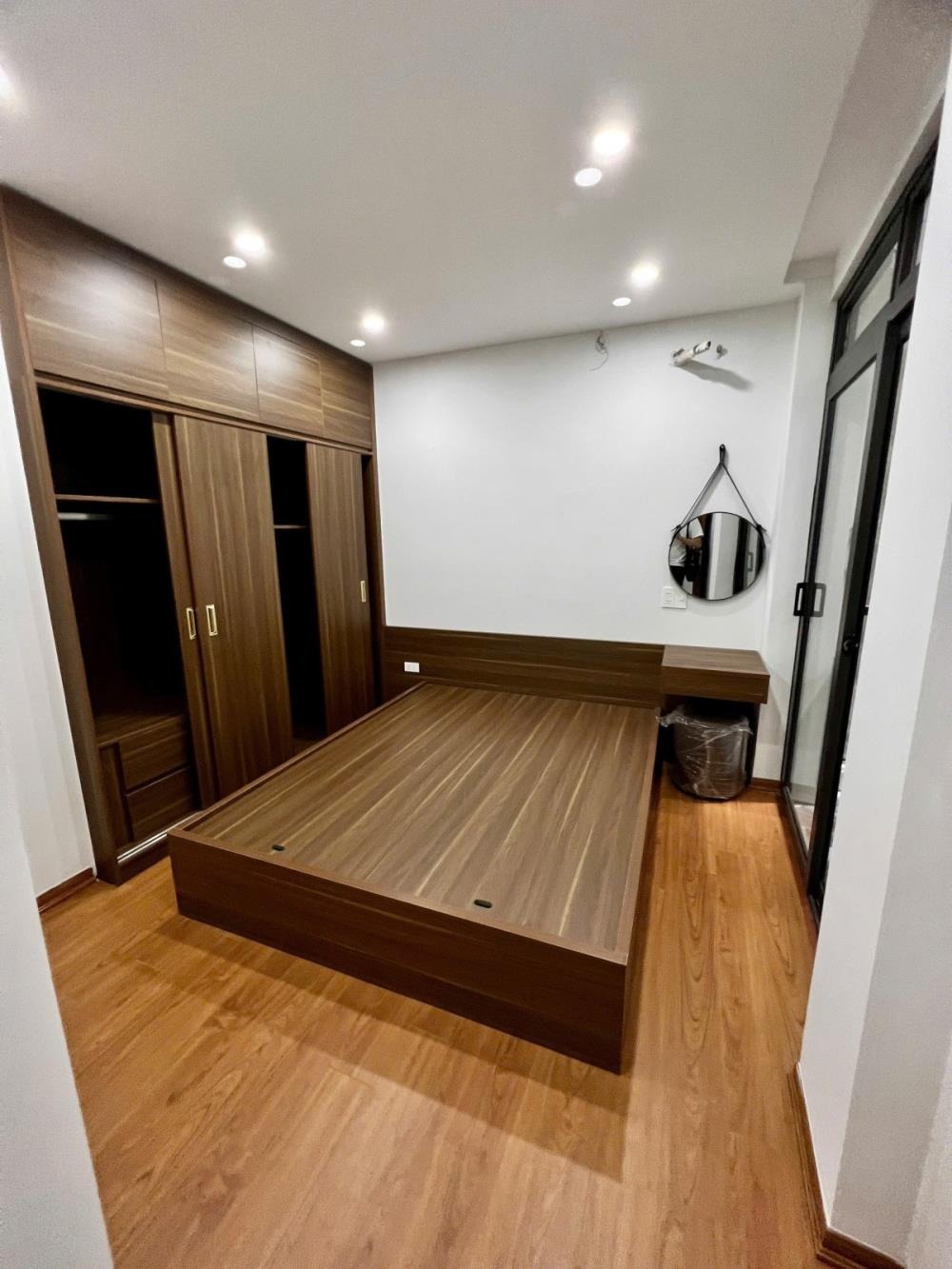 Bán nhà đường Đê La Thành, Ba Đình - 6 Tầng, Thang Máy, Vị Trí Đắc Địa