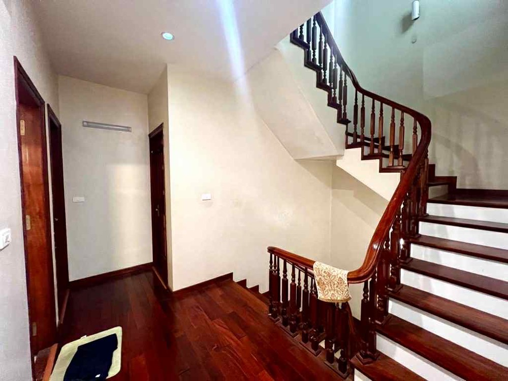bán nhà Cổ Linh, 140m, mặt tiền 6.2m, nở hậu, đường rộng 10m, 3 ôtô tránh nhau