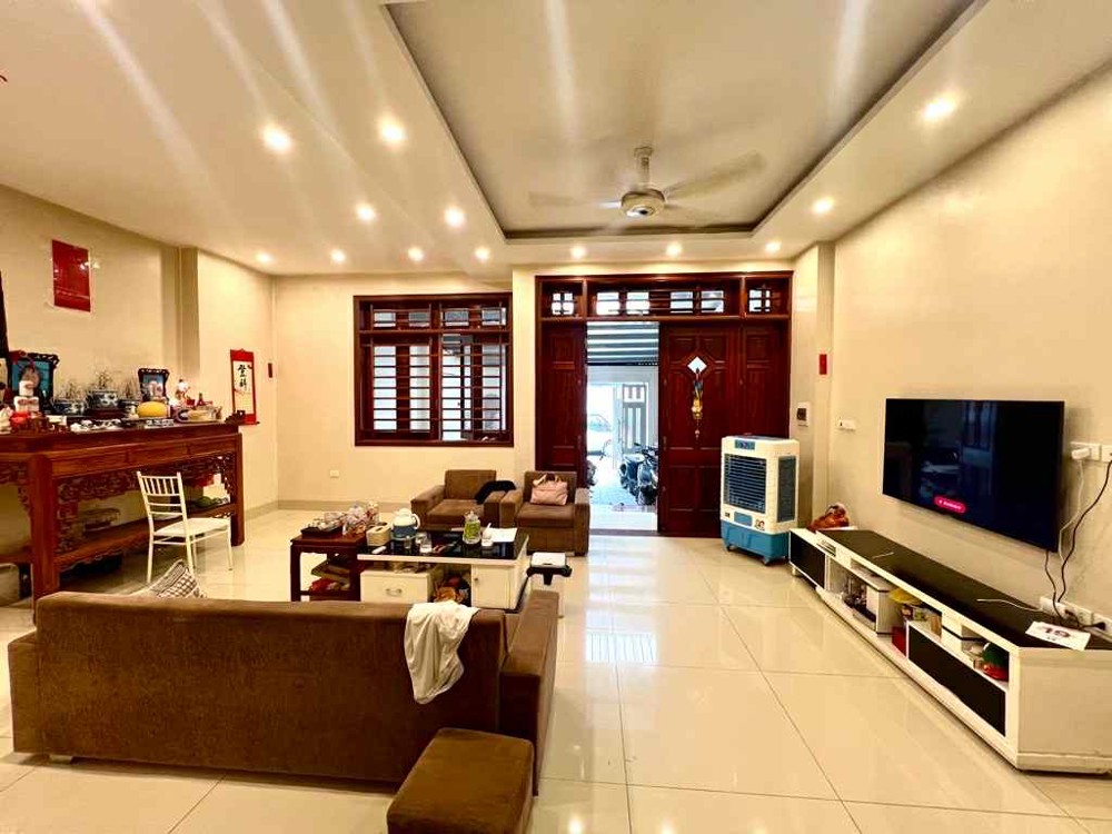 bán nhà Cổ Linh, 140m, mặt tiền 6.2m, nở hậu, đường rộng 10m, 3 ôtô tránh nhau
