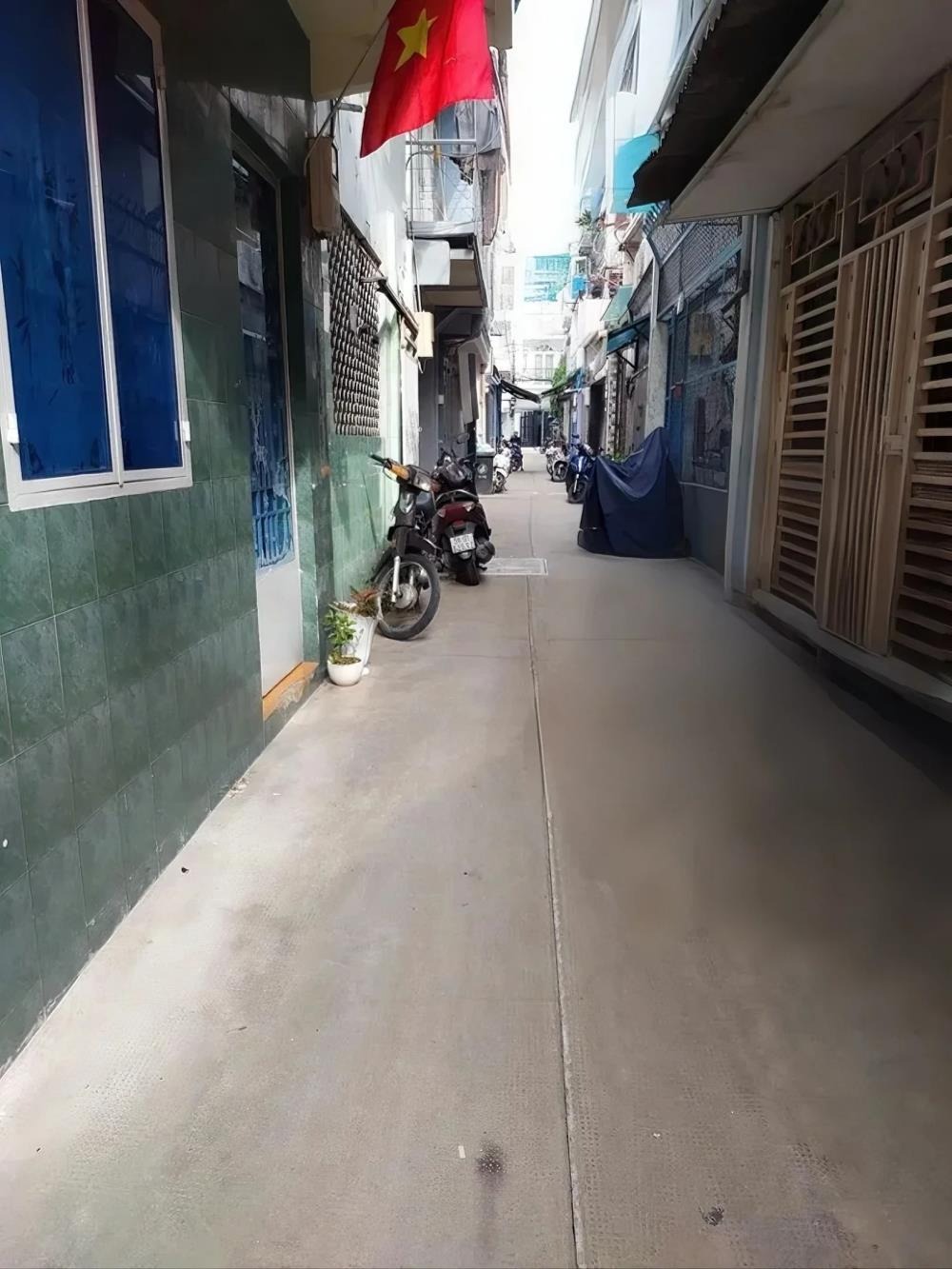Bán Nhà CMT8 Quận 10 - Vị Trí Đắc Địa, Gần Ga Metro Hòa Hưng - 4.2 Tỷ