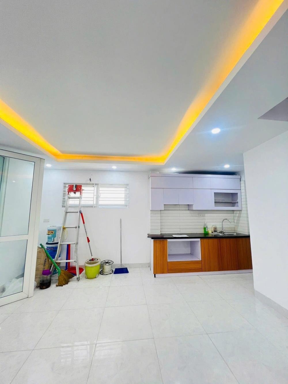 Bán nhà Mỹ Đình 32m² - 5 Tầng, Mặt Tiền 4.6m - Giá 6.35 Tỷ - Lô Góc 2 Thoáng