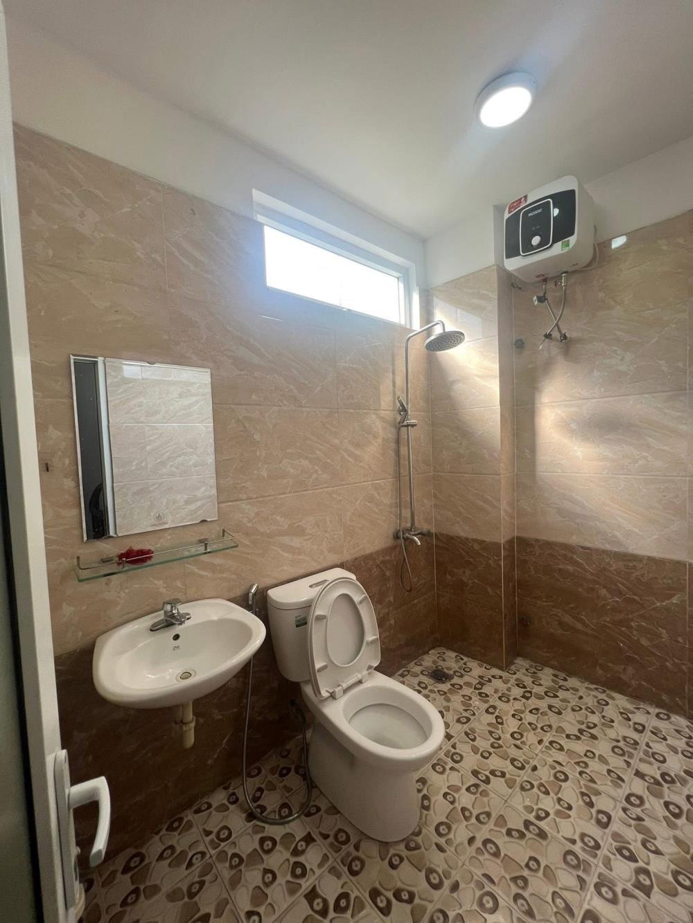 Bán nhà Mỹ Đình 32m² - 5 Tầng, Mặt Tiền 4.6m - Giá 6.35 Tỷ - Lô Góc 2 Thoáng