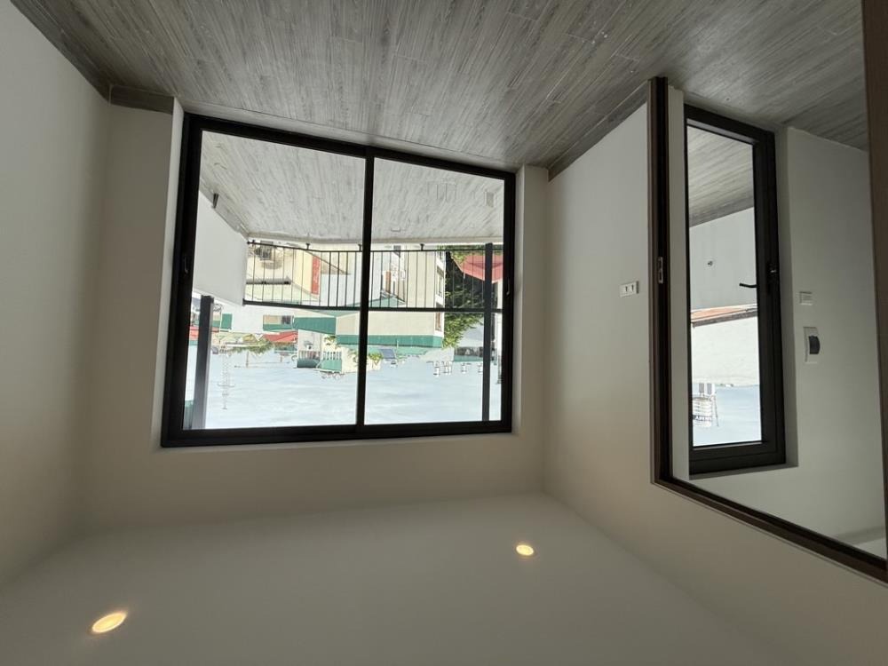 Bán nhà Việt Hưng - 5 Tầng - Lô Góc - Full Nội Thất - Giá 5.2 Tỷ