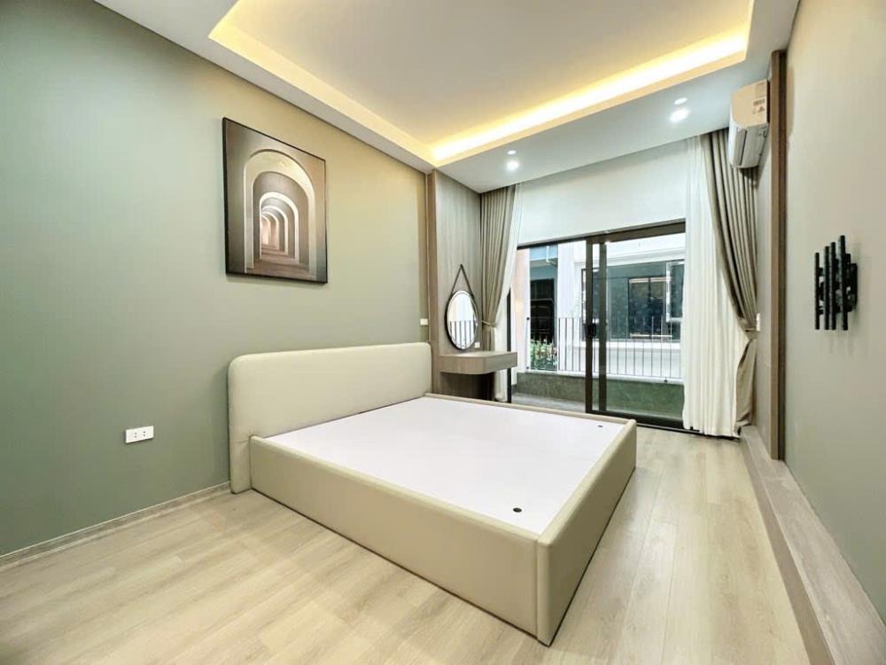 Bán nhà Thanh Nhàn giá 8.x tỷ - Full Nội Thất, 5 Tầng, Đỗ Cửa