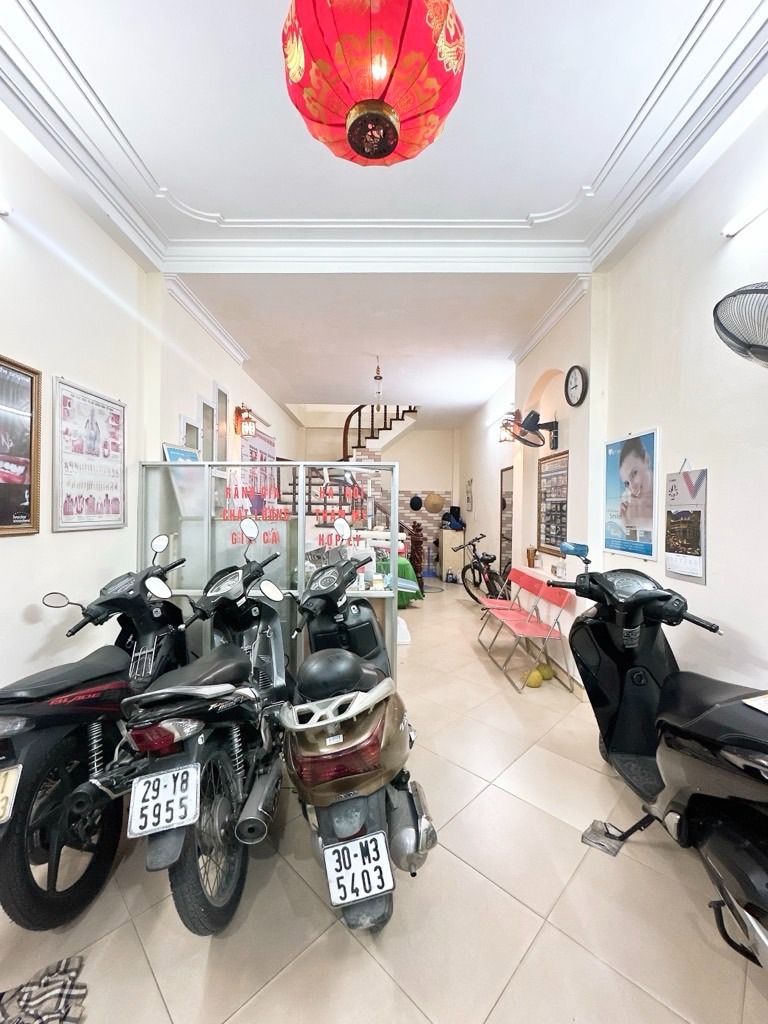 Bán nhà Nguyễn Đức Cảnh - Vị trí đẹp, ô tô vào tận cửa