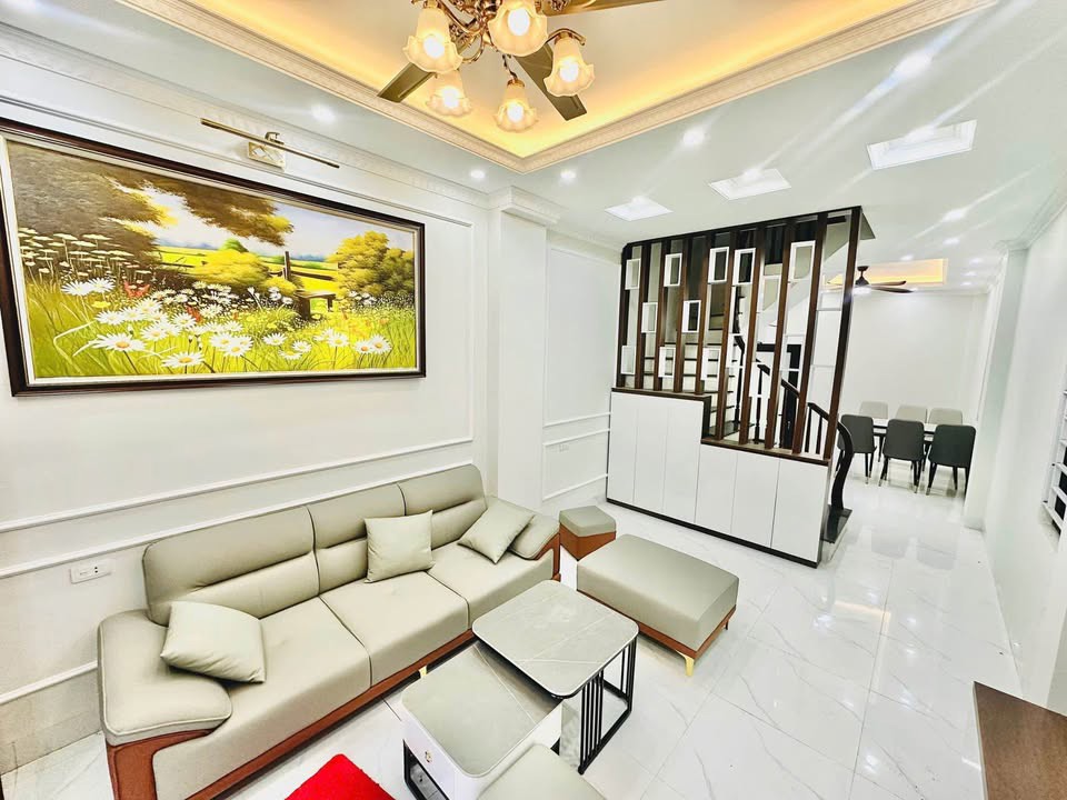 Em Hiếu tiếp tục lên cho anh chị 1 siêu phẩm nhà 5 tầng tại phố Hòe Thị với mức giá rẻ không tưởng