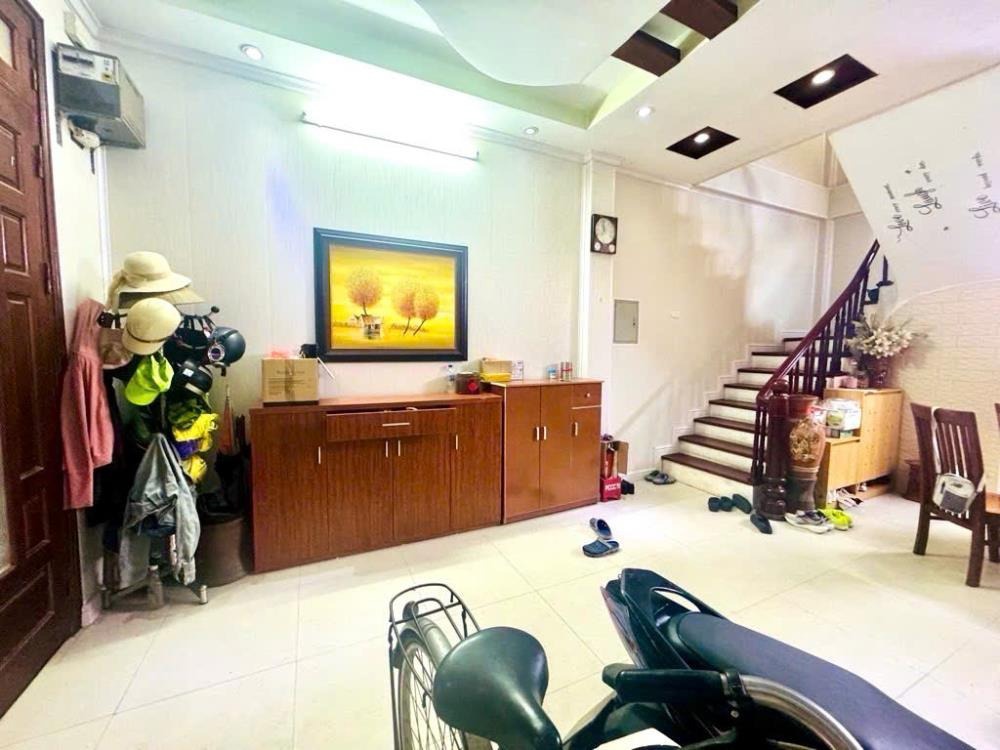 Bán nhà Dịch Vọng Hậu 52m² 6 Tầng, Thang Máy - Giá 10 Tỷ