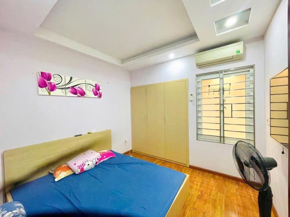 Bán nhà Hoàng Quốc Việt, Cầu Giấy - Ngõ Ô Tô, 8 tỷ