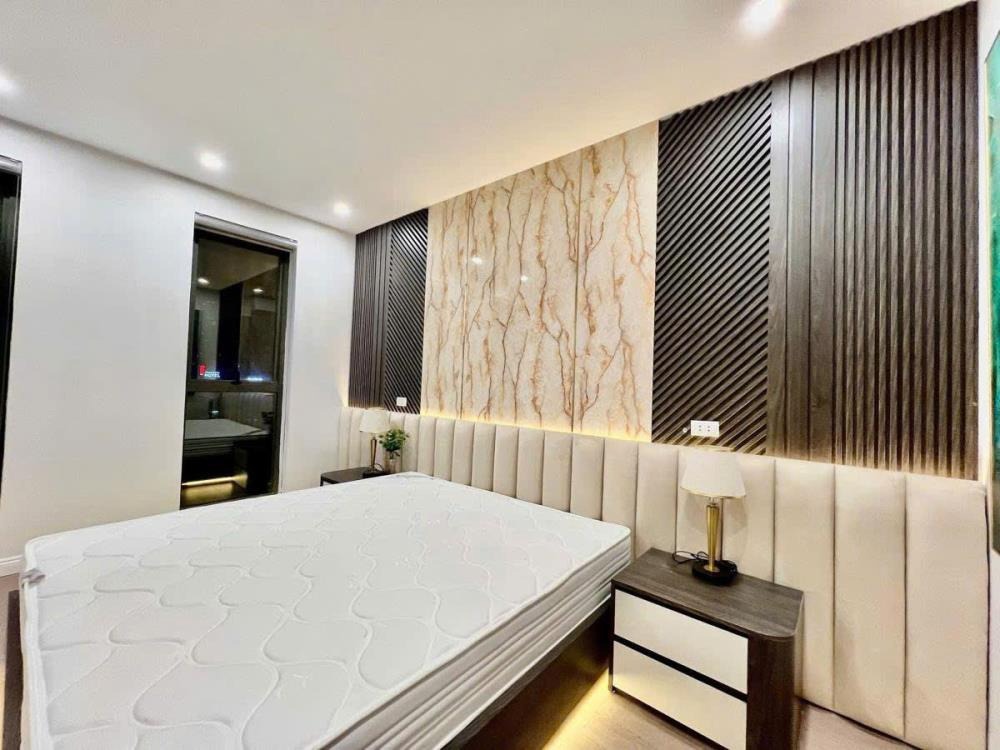 Nhà Mặt Phố Chùa Bộc 42m2, 5 Tầng - Giá 42 Tỷ - Vị Trí Vàng Kinh Doanh