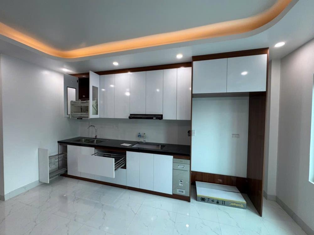 Bán nhà Cầu Diễn gần Đại học Công Nghiệp: 33m2, 5 tầng, có thang máy - Giá 6.x tỷ