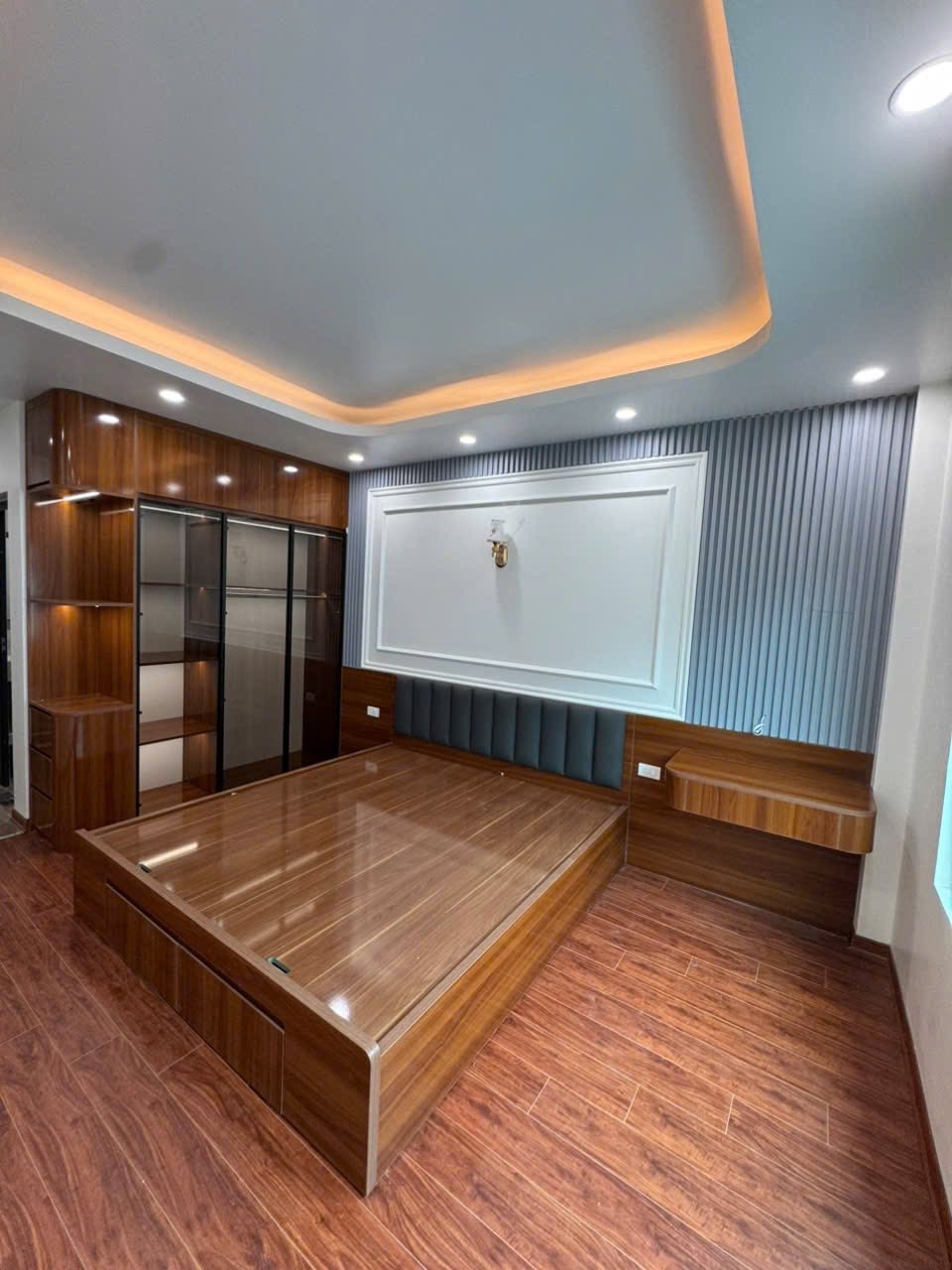 Bán nhà Cầu Diễn gần Đại học Công Nghiệp: 33m2, 5 tầng, có thang máy - Giá 6.x tỷ
