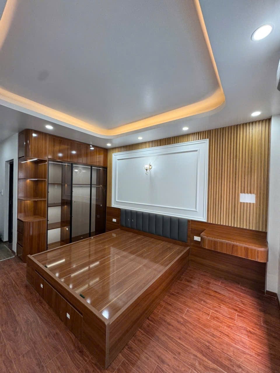 Bán nhà Cầu Diễn gần Đại học Công Nghiệp: 33m2, 5 tầng, có thang máy - Giá 6.x tỷ