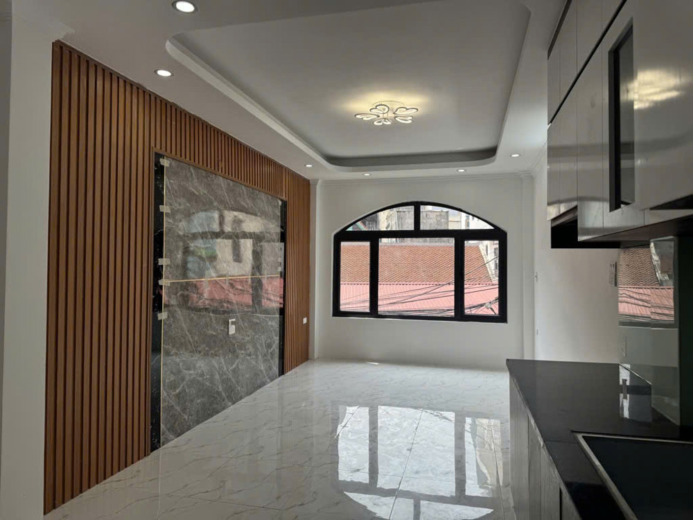 BÁN NHÀ THẠCH BÀN LONG BIÊN – 42M² – 6 TẦNG – 8,8 TỶ – THANG MÁY – Ô TÔ ĐỖ – KINH DOANH ĐỈNH