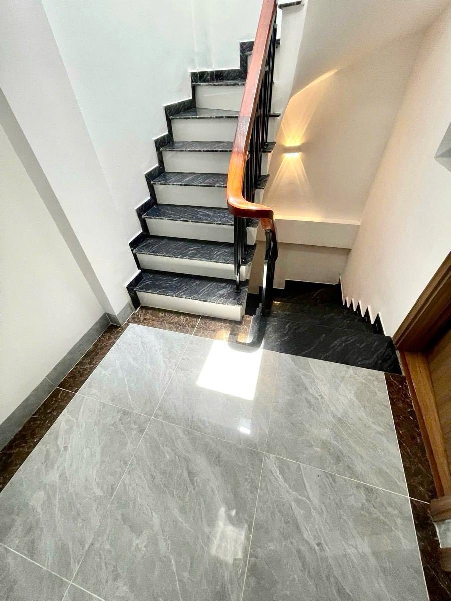Bán nhà riêng An Dương Vương - 30m² - 5 Tầng - 8.4 Tỷ - Ô Tô Đỗ Cổng