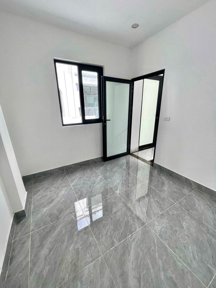 Bán nhà riêng An Dương Vương - 30m² - 5 Tầng - 8.4 Tỷ - Ô Tô Đỗ Cổng