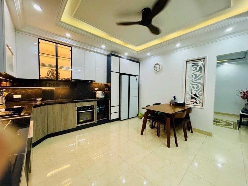 Bán nhà phân lô VIP Huy Du, Nam Từ Liêm - 42m2, 6 Tầng, Giá 15 tỷ