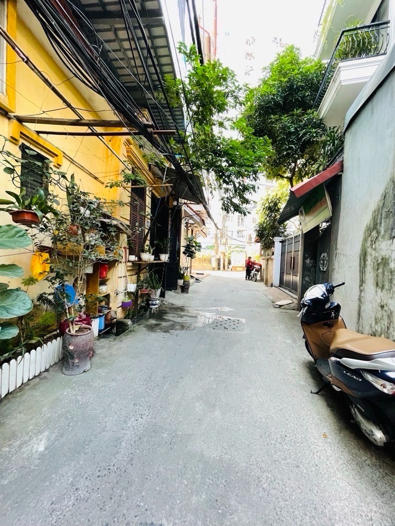 Bán nhà phố Trần Bình, Mai Dịch - 55m2, Mặt tiền 7m, Ô tô vào nhà