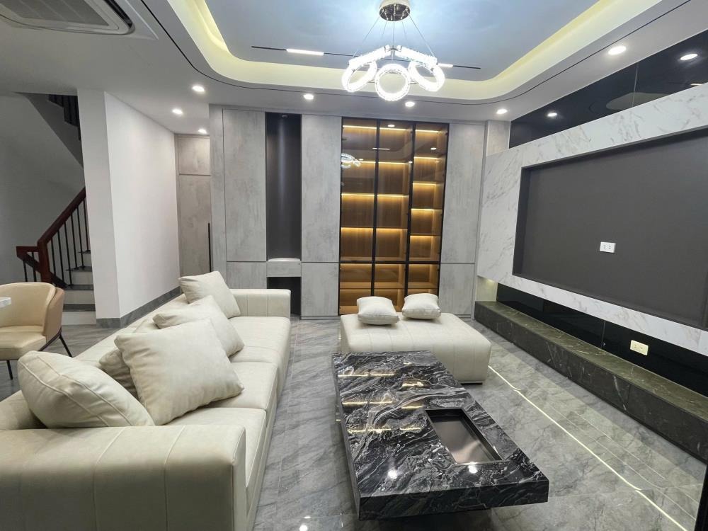 Bán nhà 8 tầng mặt hồ Ngọc Thuỵ, Long Biên - 22 tỷ