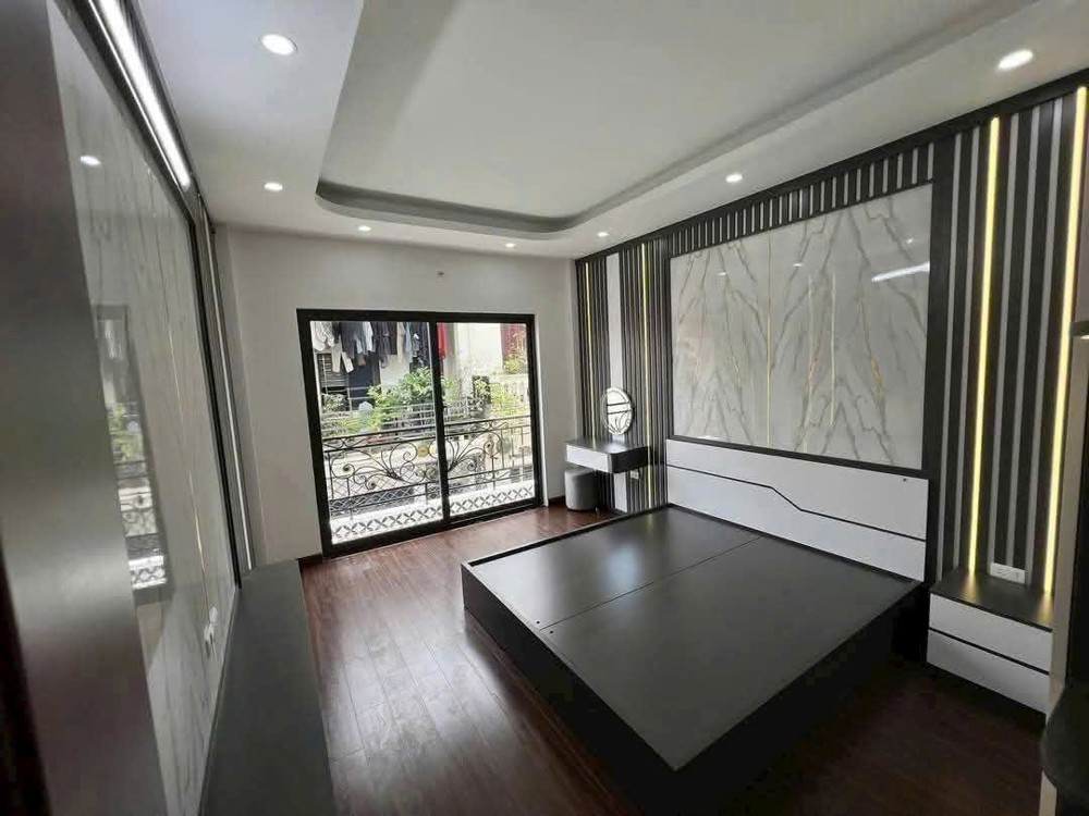 Đông Mỹ, Thanh Trì, 4 tầng 8.6 tỉ thang máy nhập khẩu, full nội thất xịn