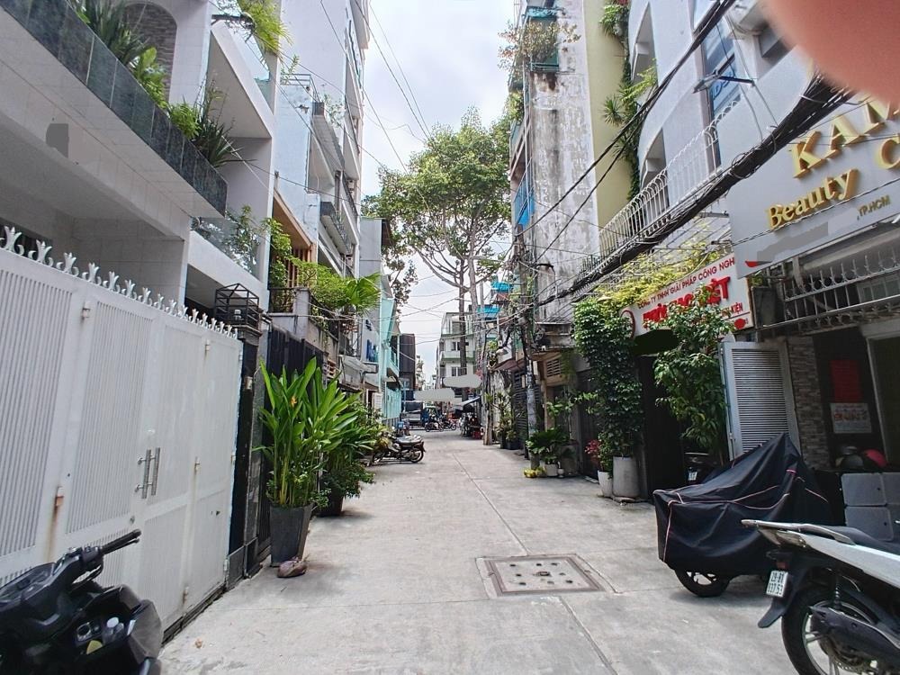 Bán Nhà Góc Quận 5 - 54m² - Hẻm Xe Hơi - Tiềm Năng Kinh Doanh