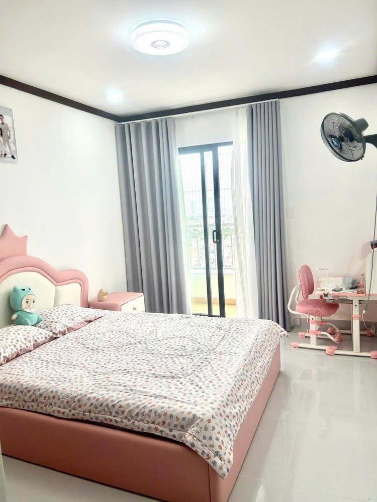 Căn hộ mơ ước Q7: 131m2, 3PN, tầng 18 view đẹp, Trần Xuân Soạn, giá hời chỉ 5.1 tỷ, sổ hồng trao