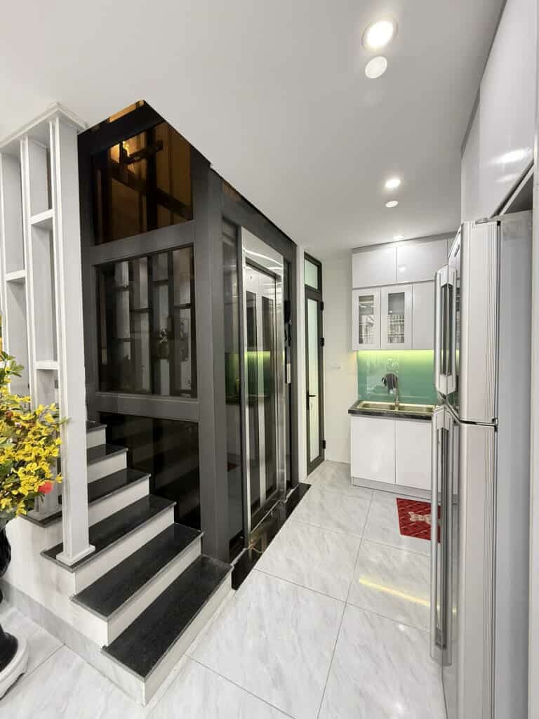 Nhà 6 Tầng, 38m² - Vị Trí Đắc Địa, Full Nội Thất - Giá Tốt