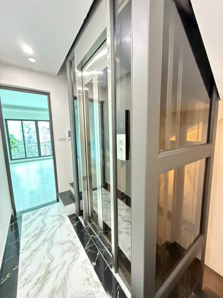 Nhà 6 Tầng, 38m² - Vị Trí Đắc Địa, Full Nội Thất - Giá Tốt