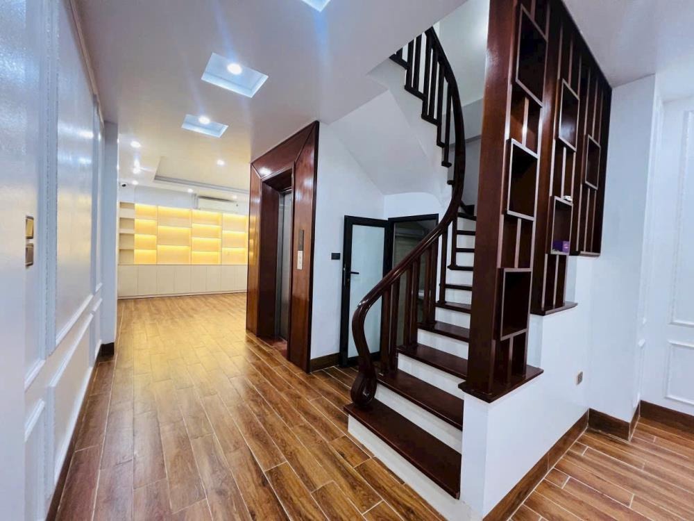 Siêu phẩm 6 tầng Hà Đông: Vị trí kinh doanh, thang máy nhập khẩu, nội thất cao cấp