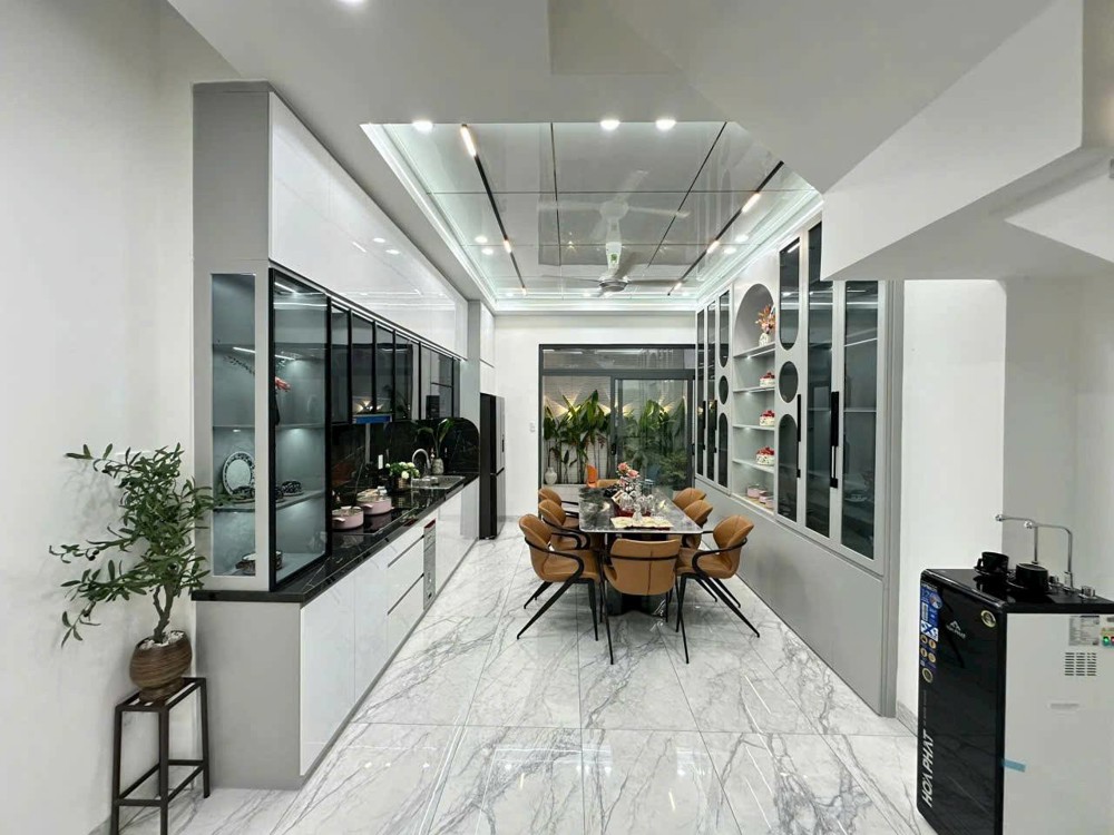 Nhà phố liền kề-Thuận An, kiến trúc Châu Âu, 1trệt+2 lầu, BTCT, sổ sẵn-NH cho vay 80% giá trị