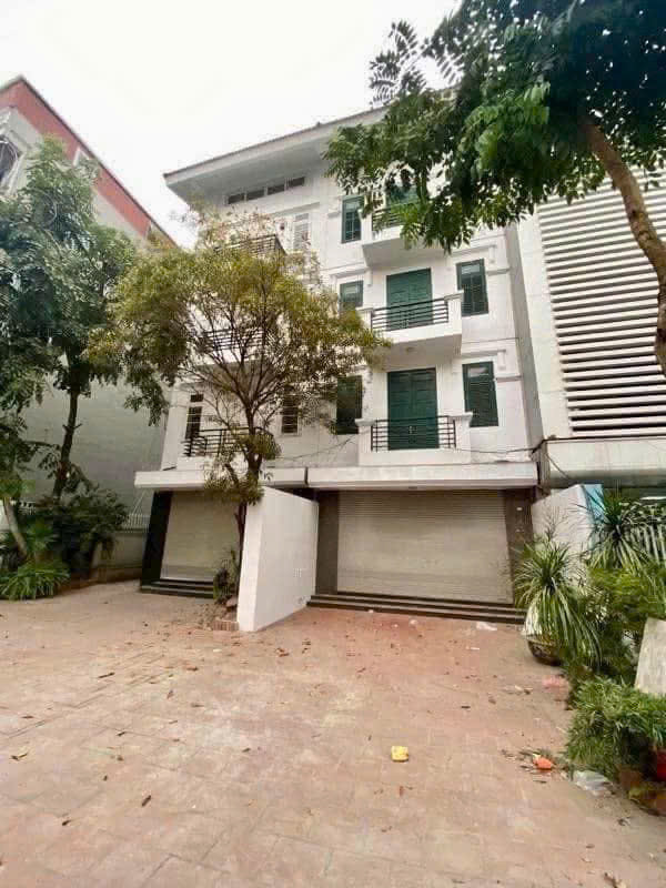 KHU  VIP CỰC VIP MẶT PHỐ HOÀNG CẦU
 - TRUNG TÂM HÀNH CHÍNH - SÂN TRƯỚC, SAU - THANG MÁY - KINH