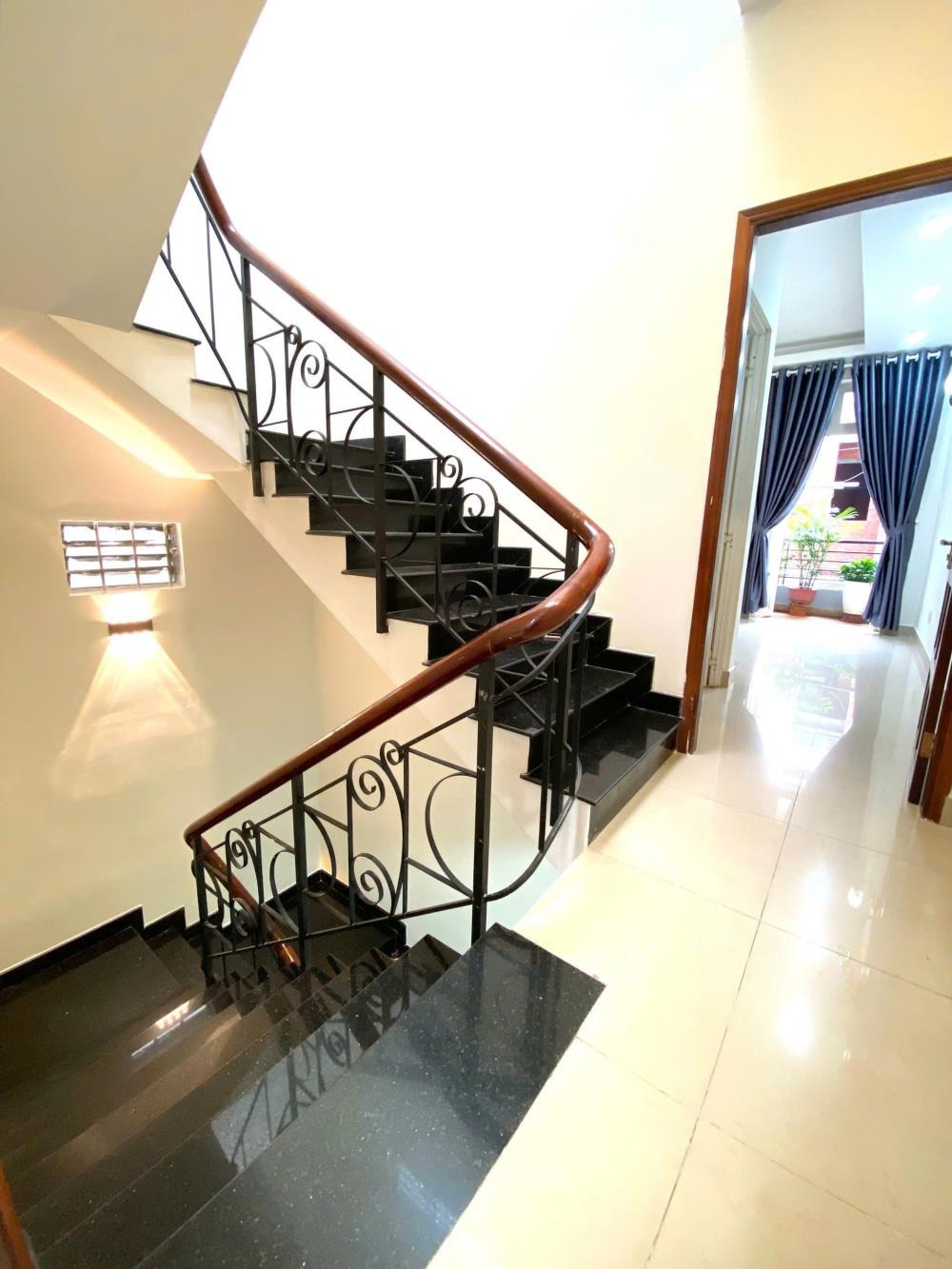 Bán Gấp Nhà HXH Cách Mạng Tháng Tám, Quận 10 – 4x17m, 3 Tầng, 10.2 Tỷ