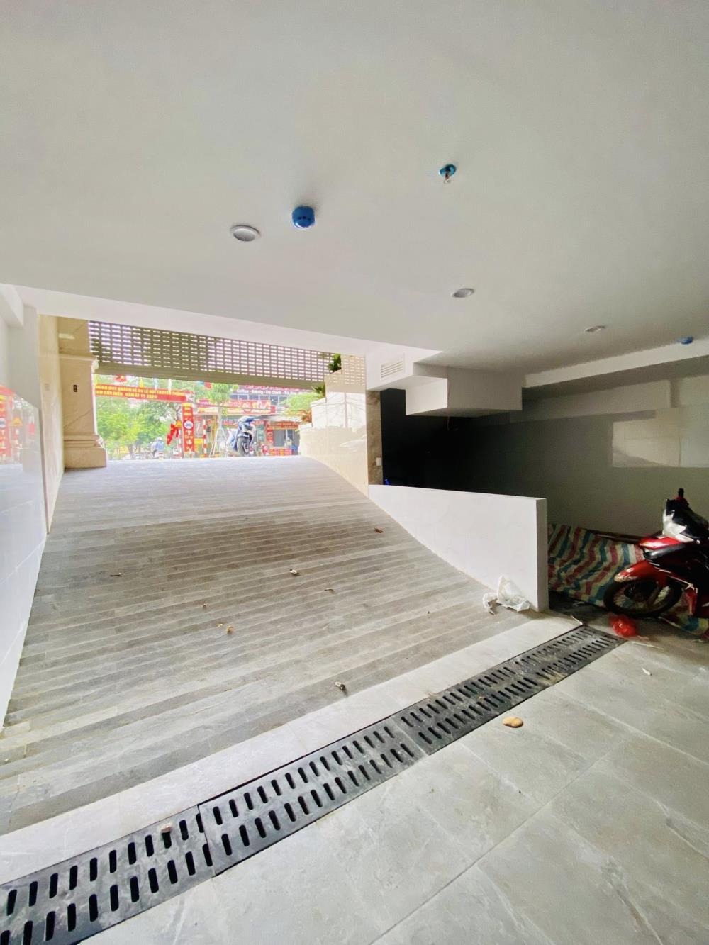 Bán nhà mặt phố Xã Đàn 8 tầng, 168 tỷ - Vị trí đẹp, hoàn công, PCCC