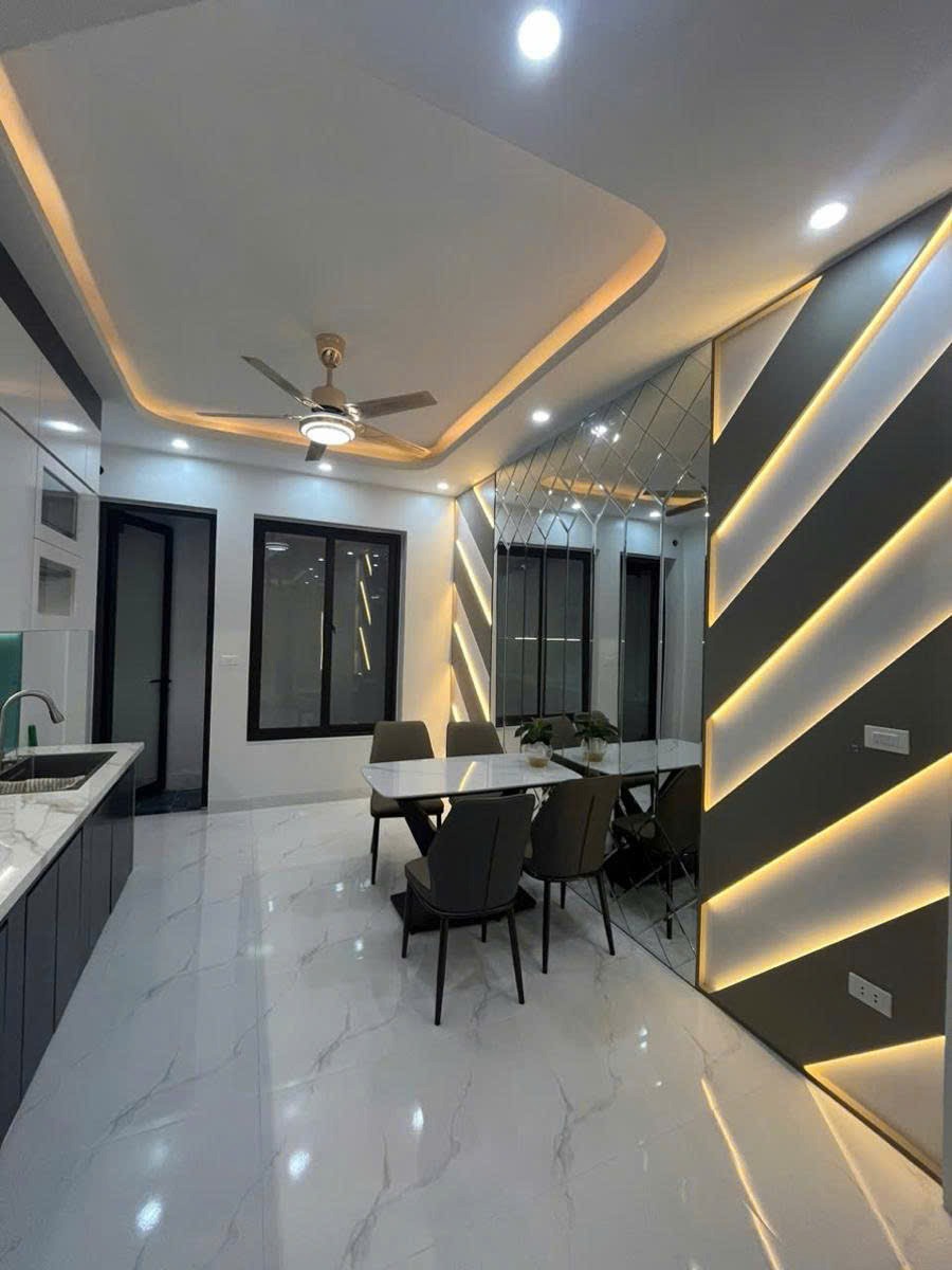 Bán Nhà Kim Giang 6 Phòng Ngủ, 4 Tầng - View Đẹp, Giá Tốt