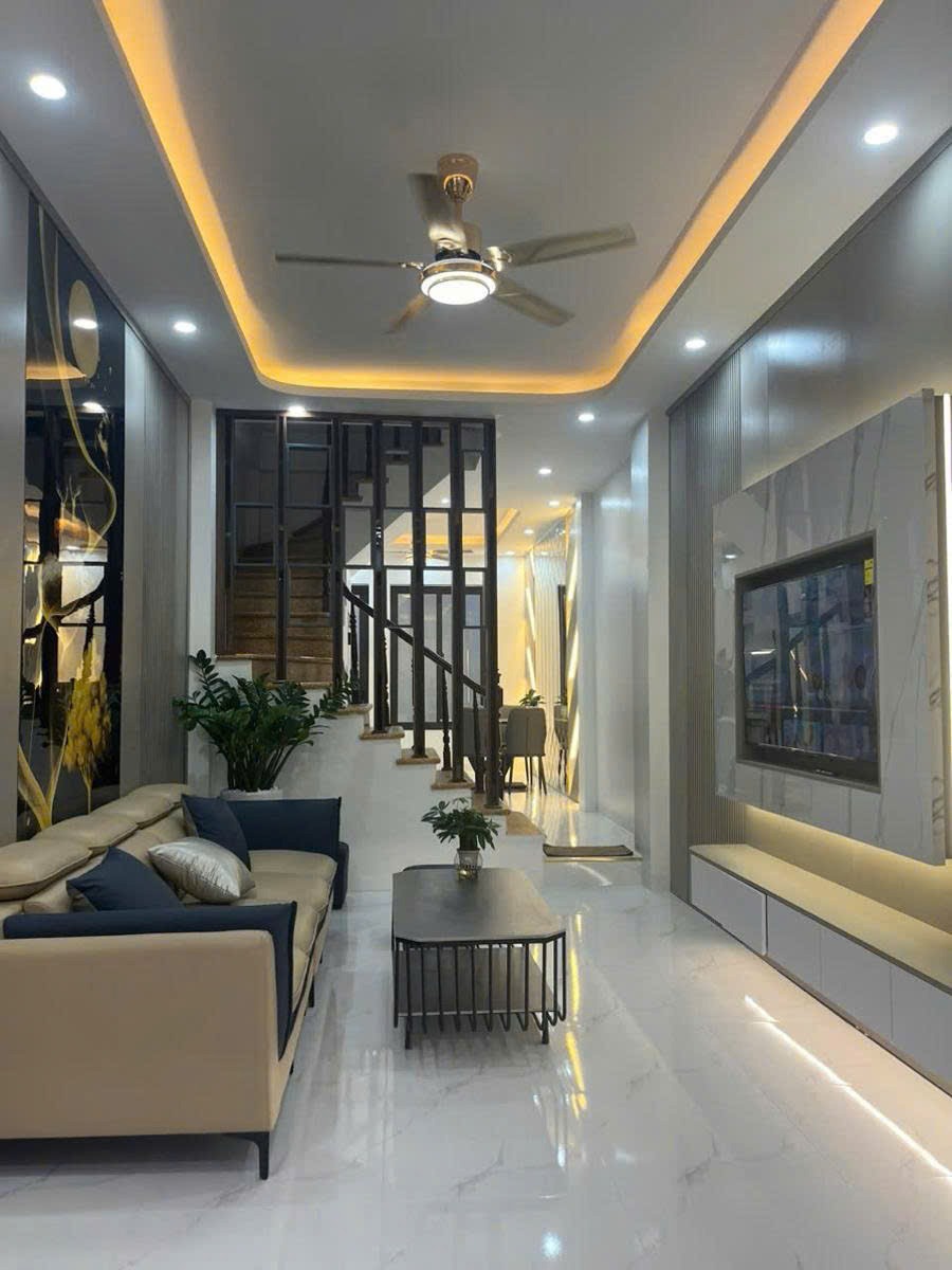 Bán Nhà Kim Giang 6 Phòng Ngủ, 4 Tầng - View Đẹp, Giá Tốt