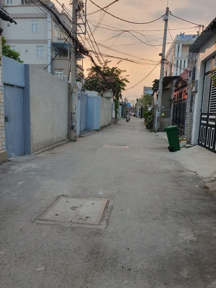 Bán Lô Đất Tặng Dãy Căn Hộ Dịch Vụ Mặt Tiền Hẻm 686 Quốc Lộ 13, Hiệp Bình Phước , Thành Phố Thủ Đức