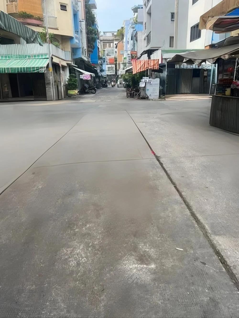 Bán Nhà Mặt Tiền Khu Chợ Bàn Cờ, 5 Tầng - Kinh Doanh Sầm Uất - Giá 9.5 Tỷ
