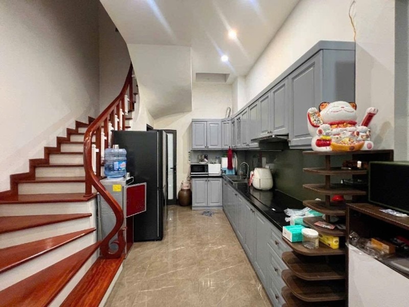 Bán nhà Ngọc Lâm, Long Biên 5 tầng, 35m² - Ô tô đỗ cửa, 7 tỷ