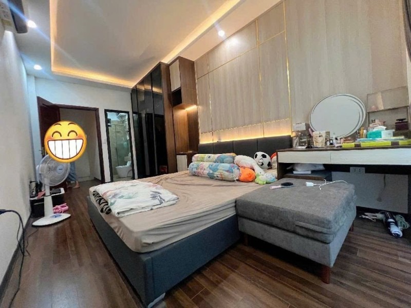 Bán nhà Ngọc Lâm, Long Biên 5 tầng, 35m² - Ô tô đỗ cửa, 7 tỷ