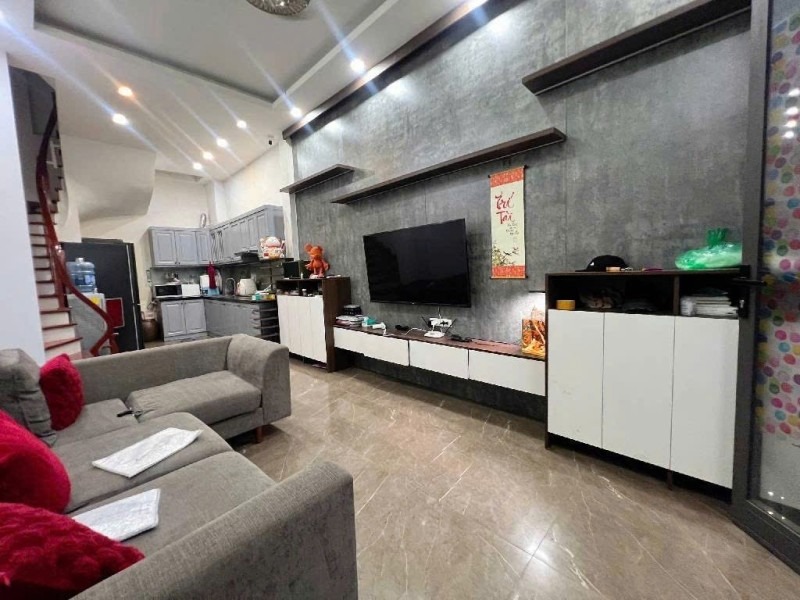 Bán nhà Ngọc Lâm, Long Biên 5 tầng, 35m² - Ô tô đỗ cửa, 7 tỷ