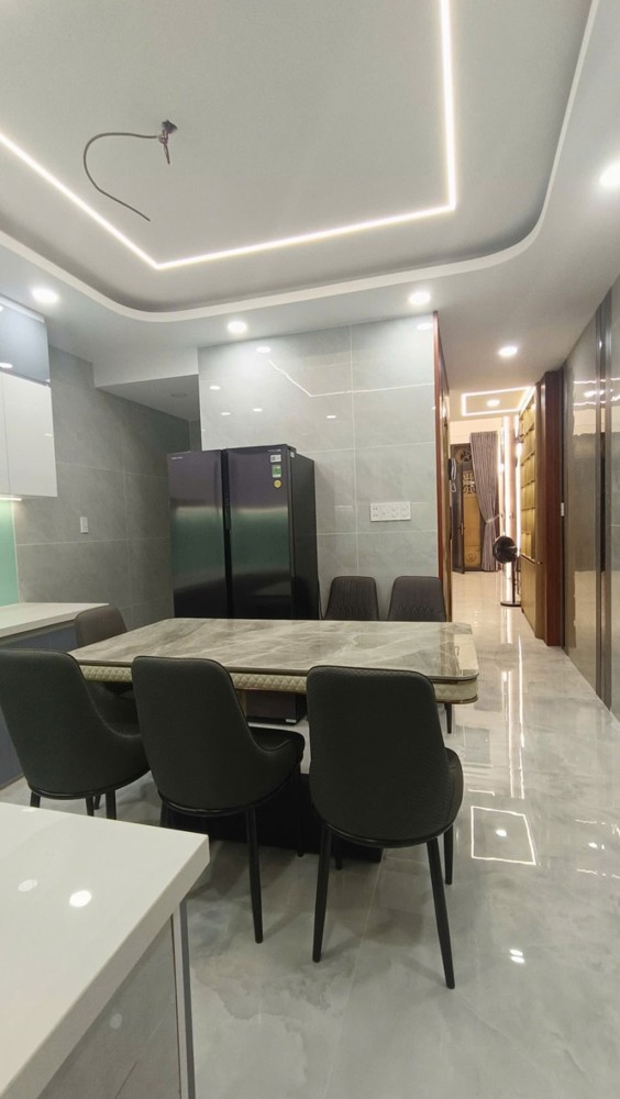 Nhỉnh 9Đồng 5Tầng Sang Trọng Hiện Đại Cao Cấp Thang Máy Ngay Chợ Ở& KD