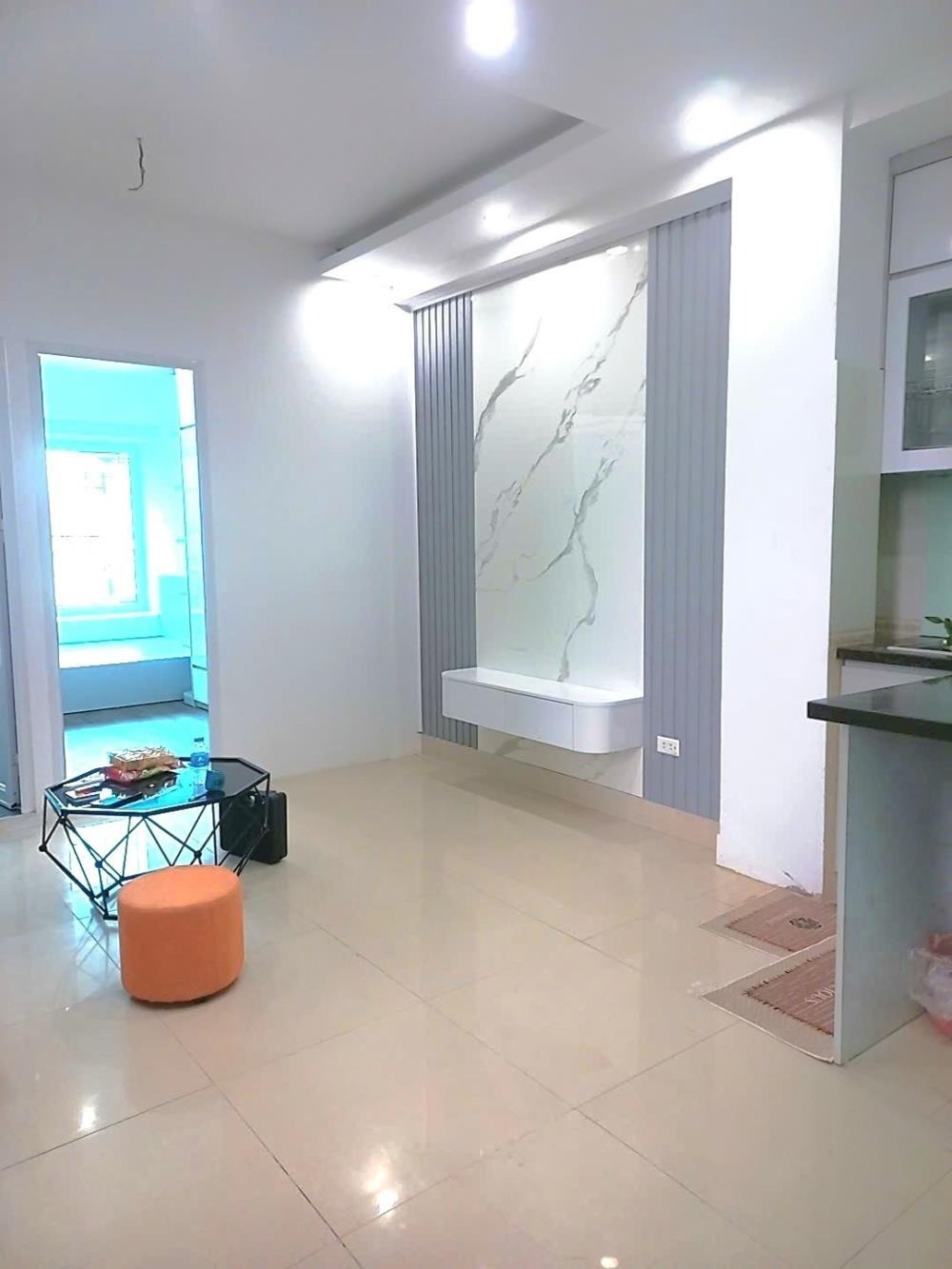 Bán căn hộ tập thể mặt phố Phương Liệt, Thanh Xuân - Lô góc, ô tô tránh, giá 2.95 tỷ