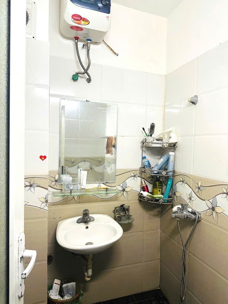 Bán nhà Hoa Bằng, Cầu Giấy - 35m², 5 Tầng, Giá 6.8 Tỷ