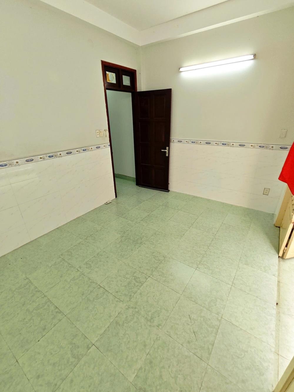 Bán nhà Quận 3 - Mặt tiền Trường Sa, 31.8m2, 4 Tầng BTCT - Giá 5.x Tỷ