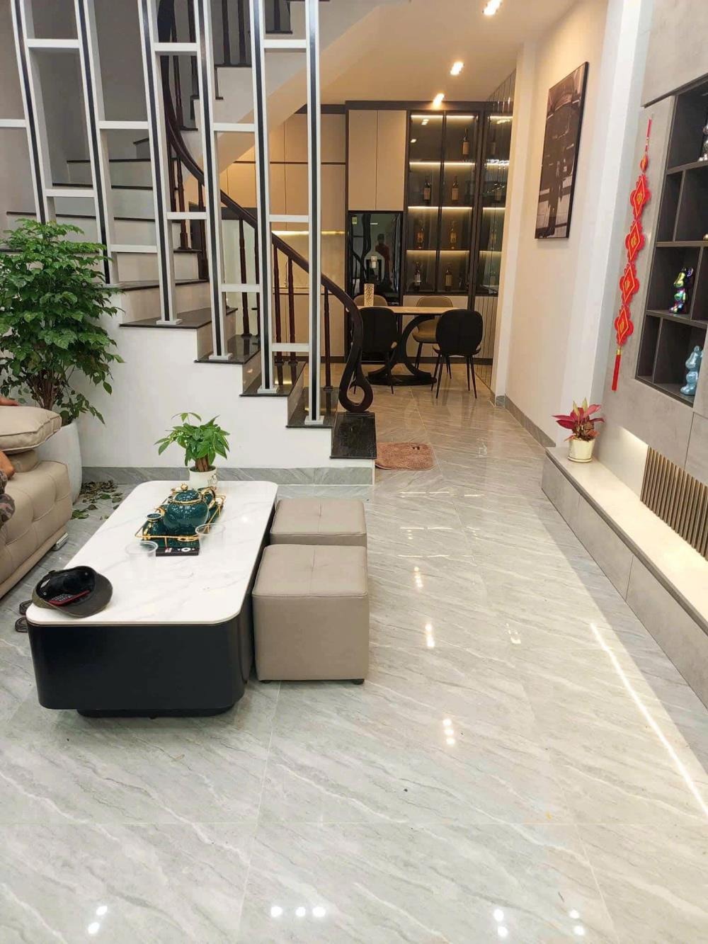 Nhà phố Xuân Thủy 39-42m2, 4 tầng, Sổ đỏ đẹp - Giá 10.6 tỷ