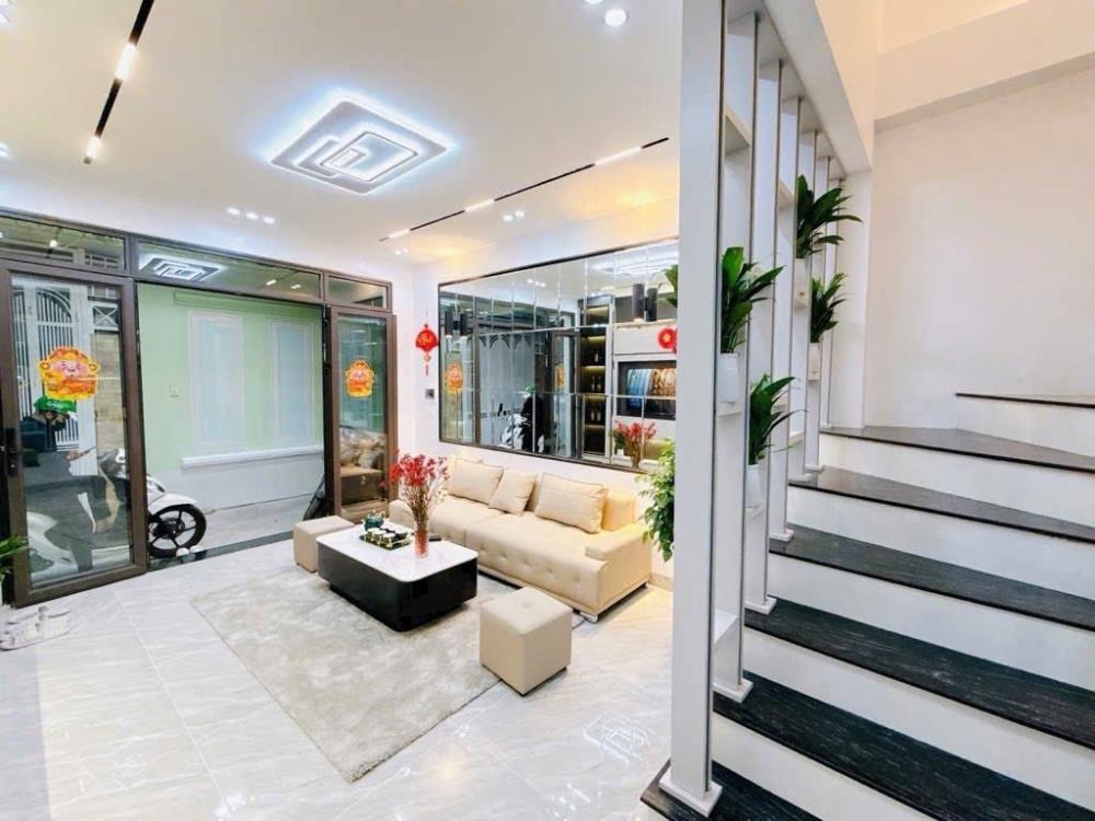 Nhà phố Xuân Thủy 39-42m2, 4 tầng, Sổ đỏ đẹp - Giá 10.6 tỷ